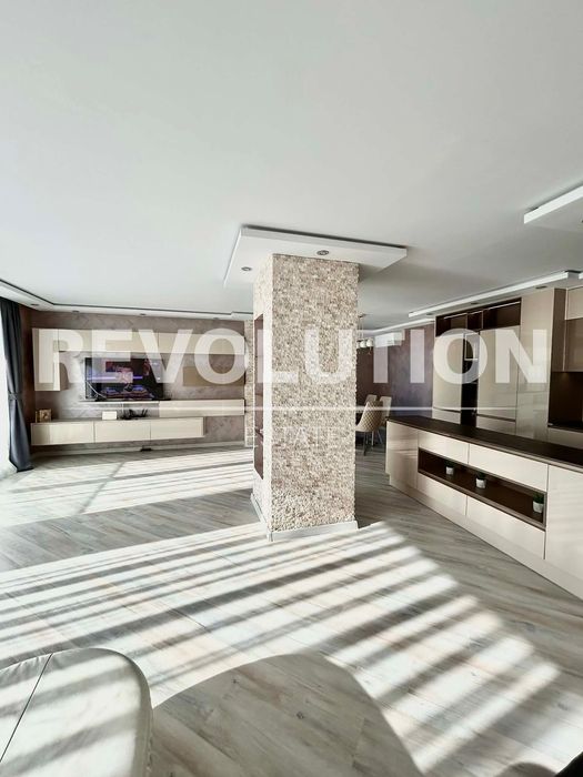 Дава се под наем Двустаен апартамент в Варна, Бриз - 130 кв.м за 1396.38 € - Снимка #3