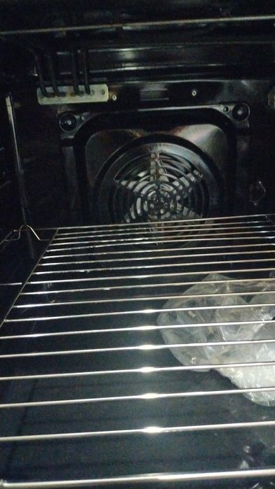 Продам новую газ плиту