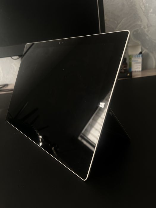 Microsoft Surface Pro 3 / Core i5 / 4GB RAM /