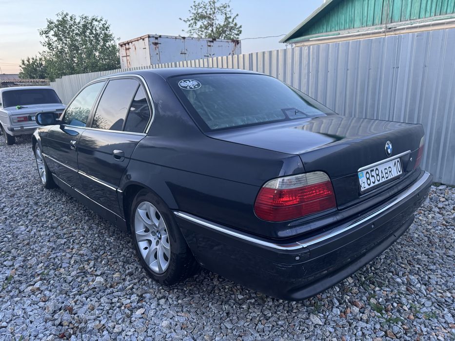 Продам бмв е38.