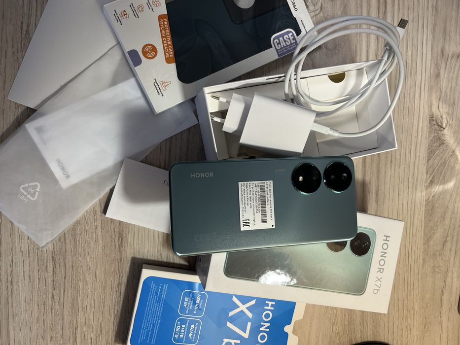 Продам смартфон Honor x 7 b