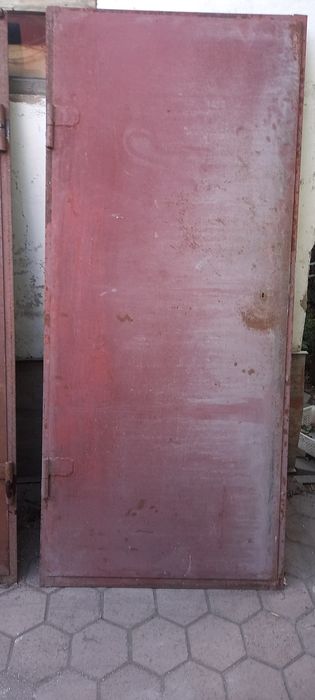 Продам железную дверь