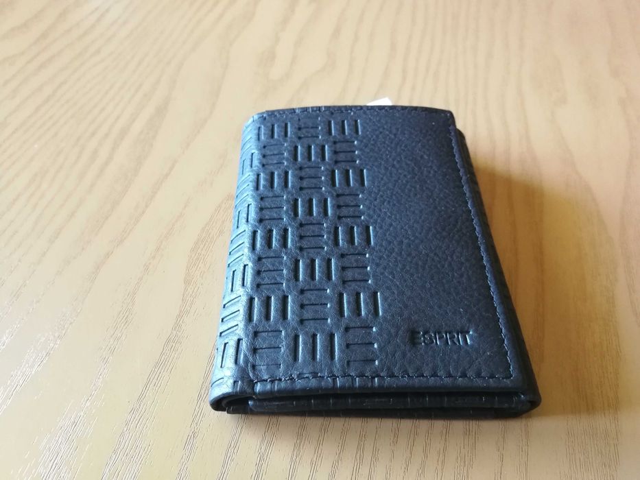 Esprit малък вертикален портфейл