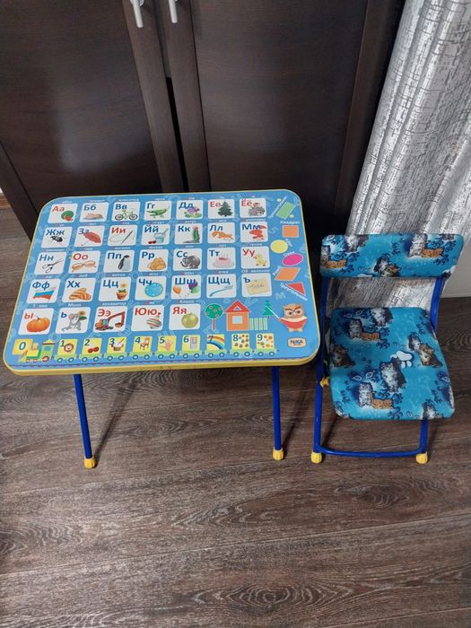 Продам детский стол со стулом