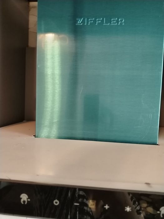 Вытяжка марки Зиффлер сенсорный.