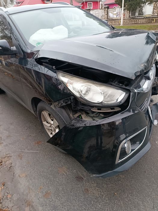 Vând Hyundai ix 35 avariată.