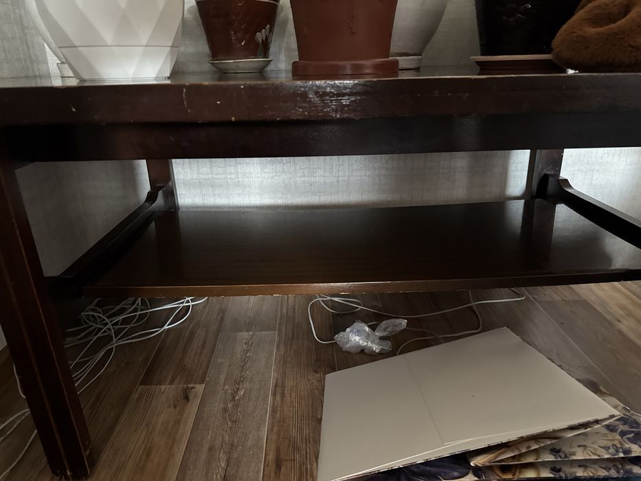 Продается столик подставной