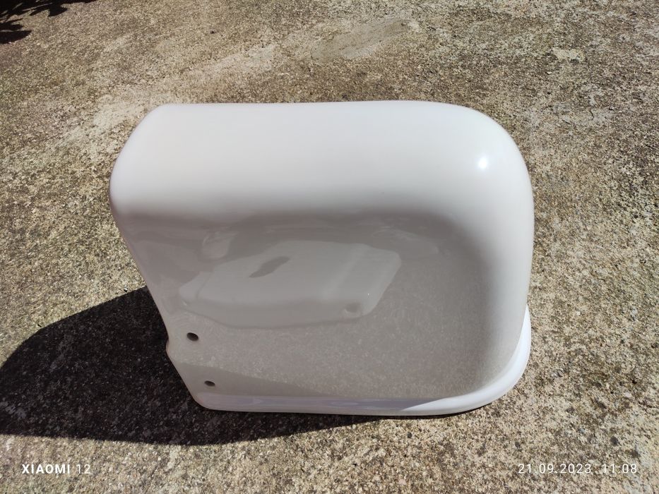 Мивка с полуконзола