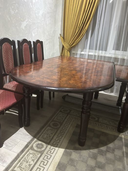 Продам гостинную стол и стулья