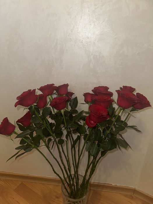 Цветы свежие, с декоративной упаковкой