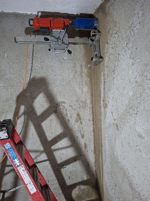 carotare beton,gauri in beton , gaură  hotă , gauri pentru  țevi sanitare si cabluri electrice