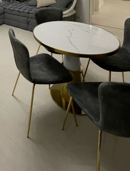 Masa Rotunda Dining cu baza aurie si blat alb (cu efect de marmura)