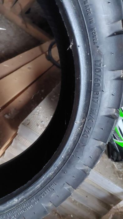 Vând cauciuc   continental 170/60/17 folosit 3 kilometri