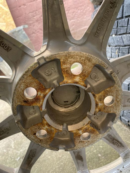 Jante noi si cauciucuri noi Nissan r16