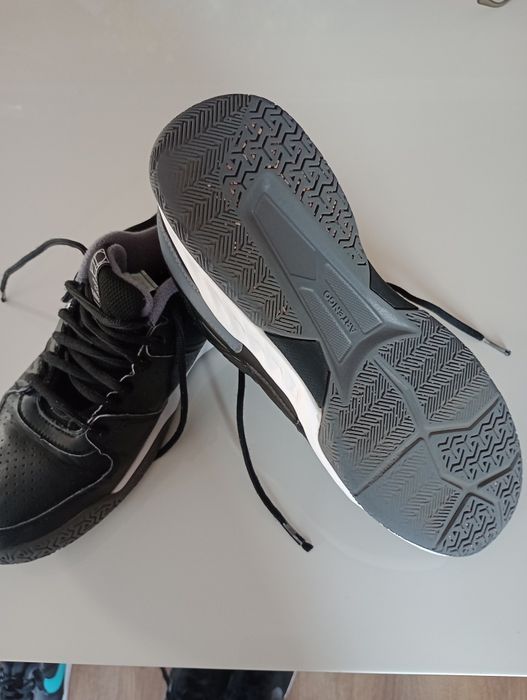 Vând adidași Artengo