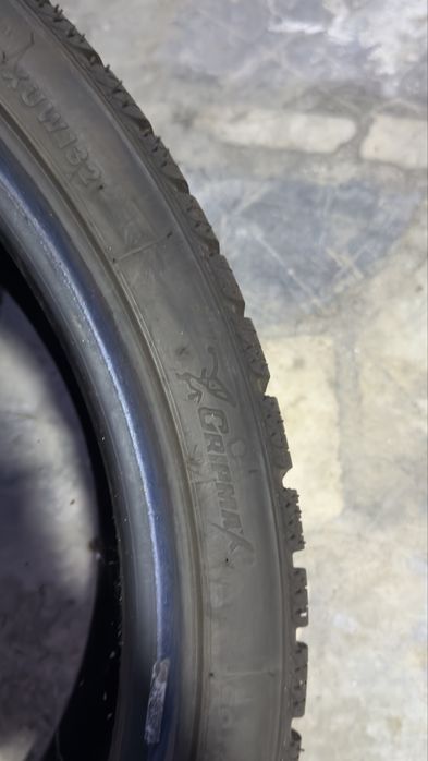 2бр. 245/35/21 Gripmax