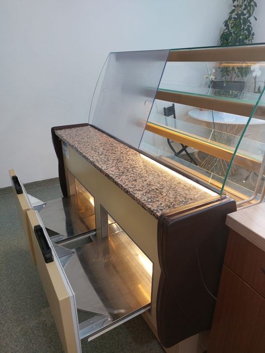 Vitrine cofetarie