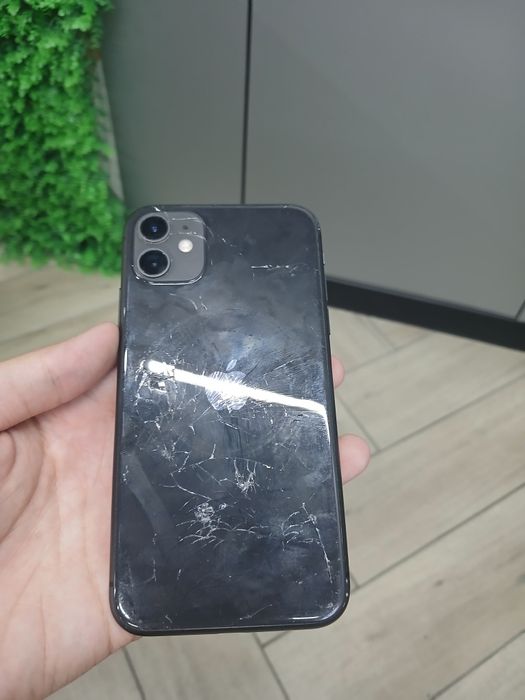 Продам iPhone 11