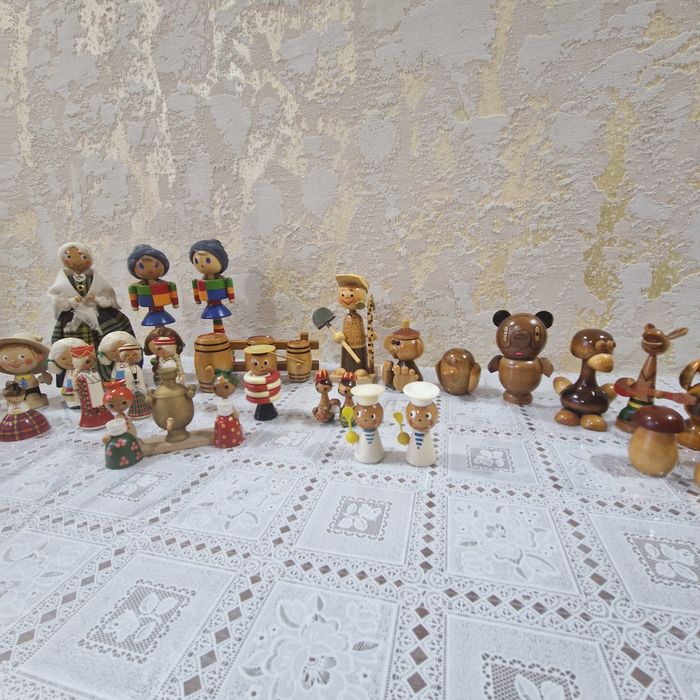 Полная коллекция старинных статуэток