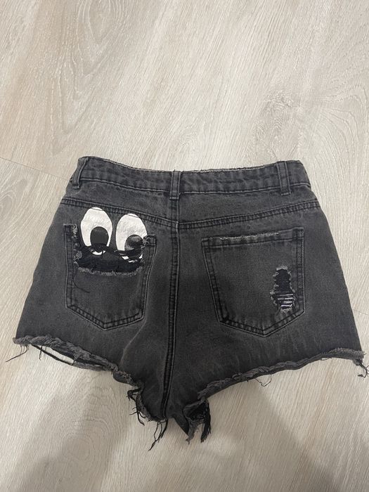 Pantaloni scurți de vânzare