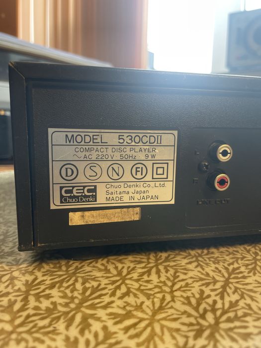 Проигрыватель CD фирмы C.E.C.
