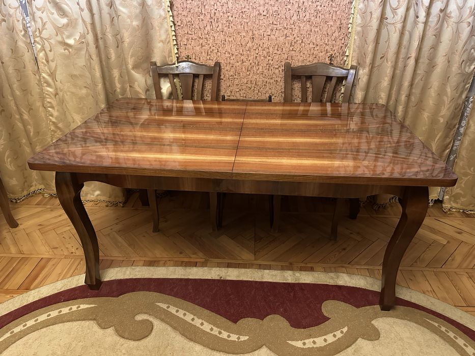 Деревянный стол (орех)