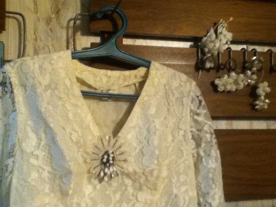 Платье свадебное гипюровое (Германия) разм 44-46 Цветы в прическу