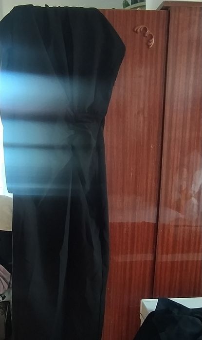 Продаю платья срочно.