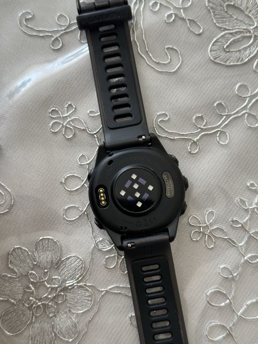 Garmin Forerunner 570 42 мм черный