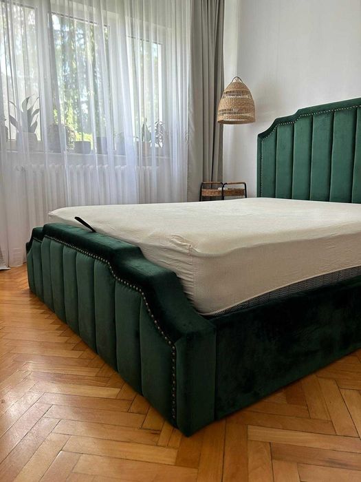 Pat tapițat verde smalard din catifea 160x200 cm + 2 saltele Jysk