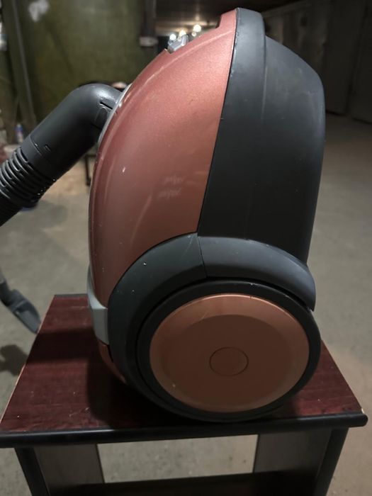 Пылесос LG 1600 W