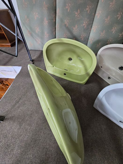 Vase de toaletă și chiuvete din porțelan