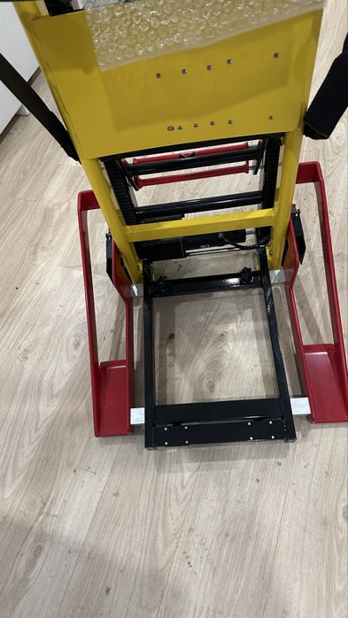 Подъемник лестничный, гусеничный для инвалидов