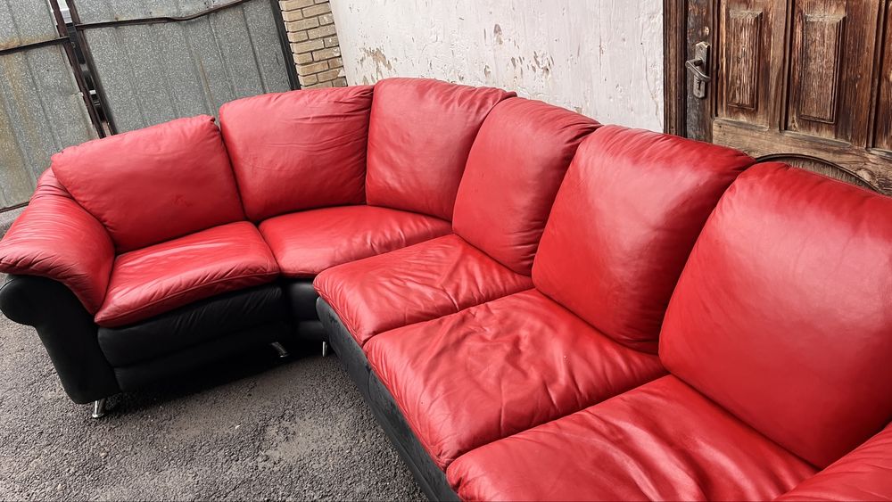 Диван кожанный, в отличном состоянии