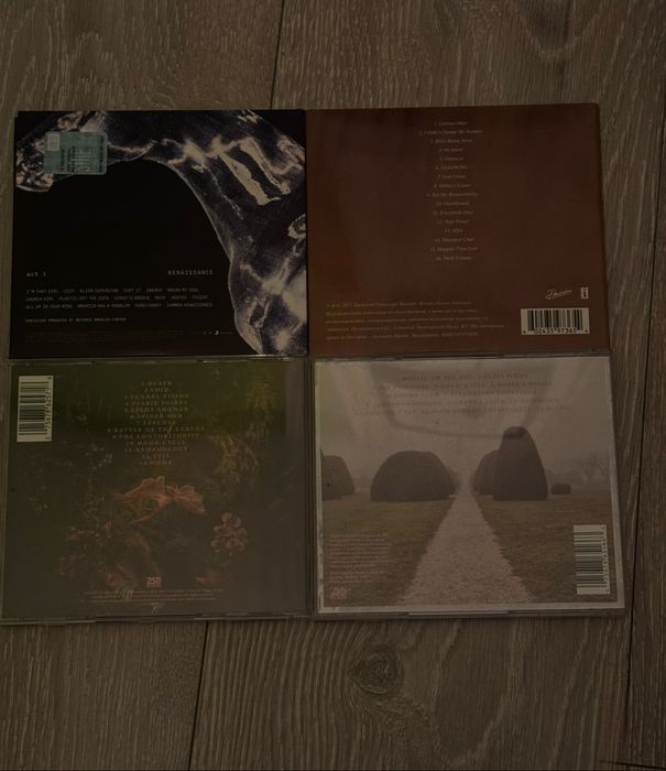 Cd-та на Billie Eilish,Beyoncé и Melanie Martinez