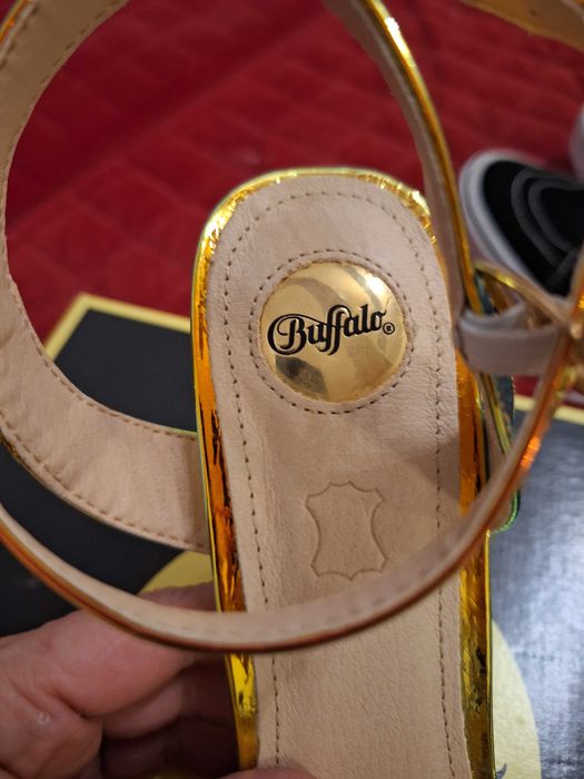 Sandale buffalo si pantof vans