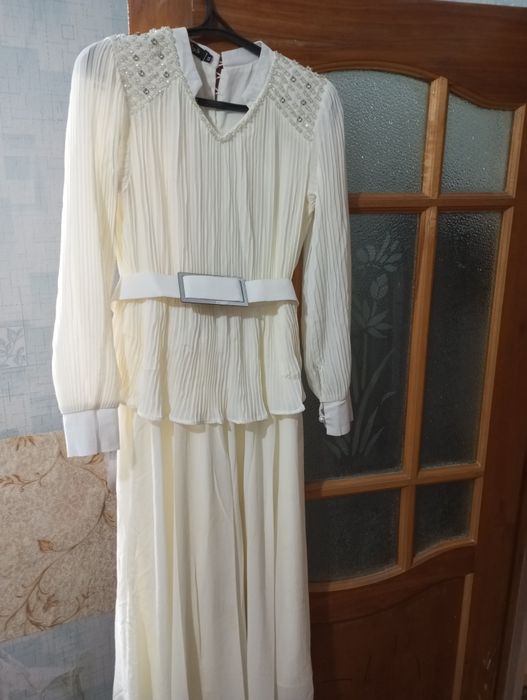 Платье белый вечерный