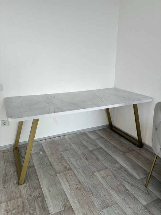 Стол со стульями