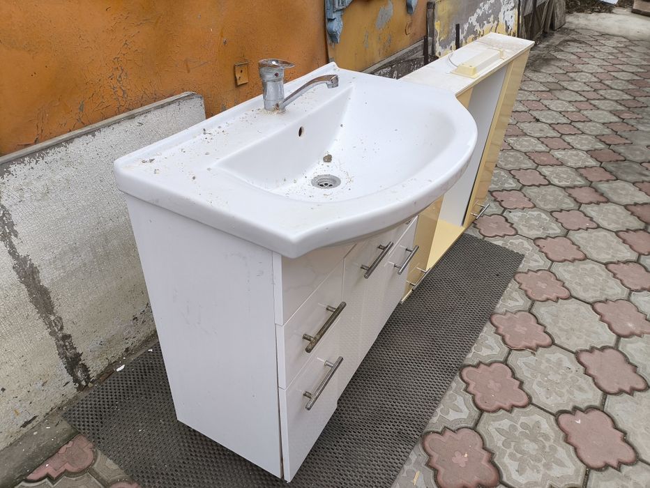 Продам раковину+зеркало-шкафчик