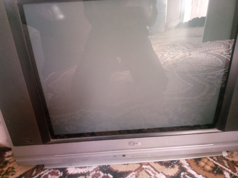 Televizor sotiladi lg