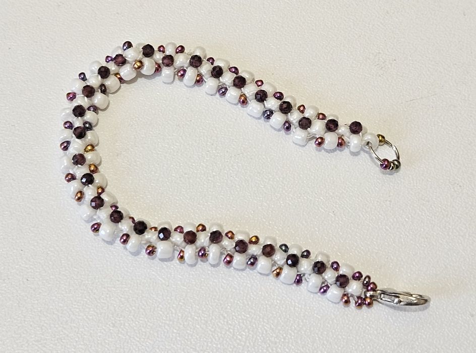 Гривни от мъниста