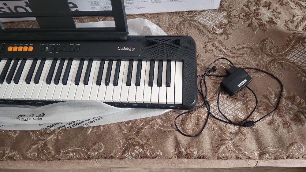 Продается синтезатор CT-S100