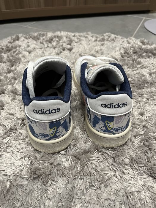 Дамски кецове adidas оригинални 36 номер
