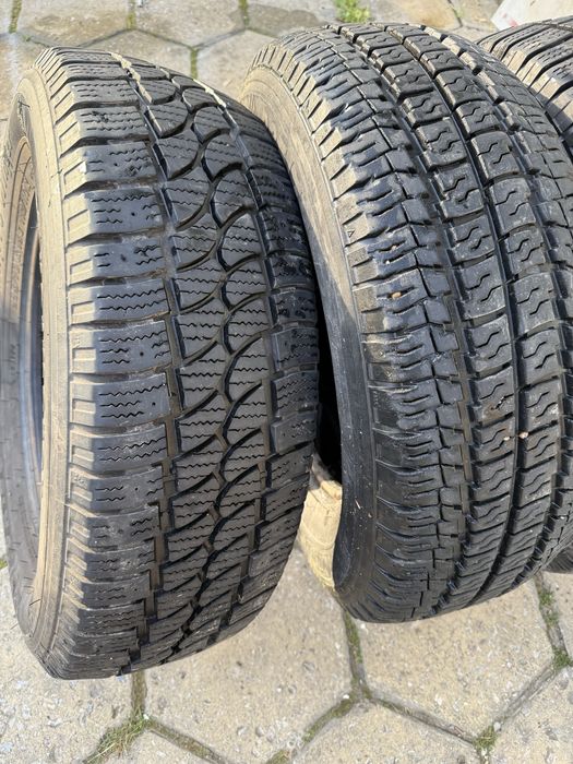 Здравейте, продавам гуми за бус 15-ки