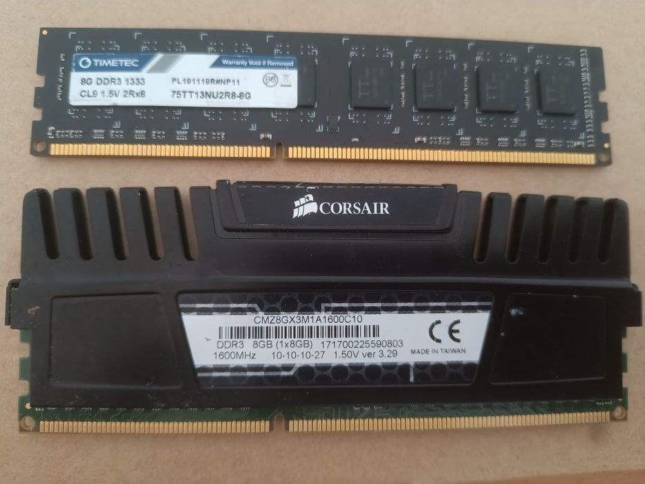 Vand 2 placute de 8 Gb de memorie DDR3, la 1.5 V. Testate.