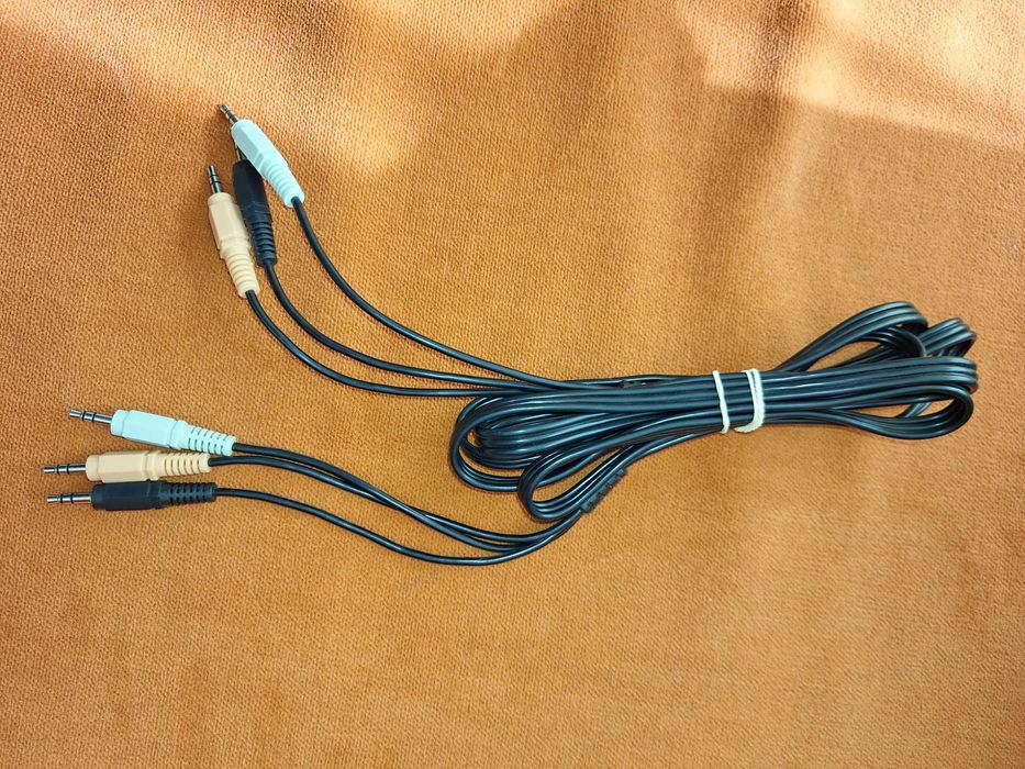 Cablu cu 3 mufe JACK 3,5 mm - tata  la 3 mufe JACK 3,5 mm - tata