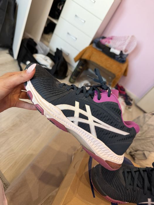 Маратонки Asics за волейбол