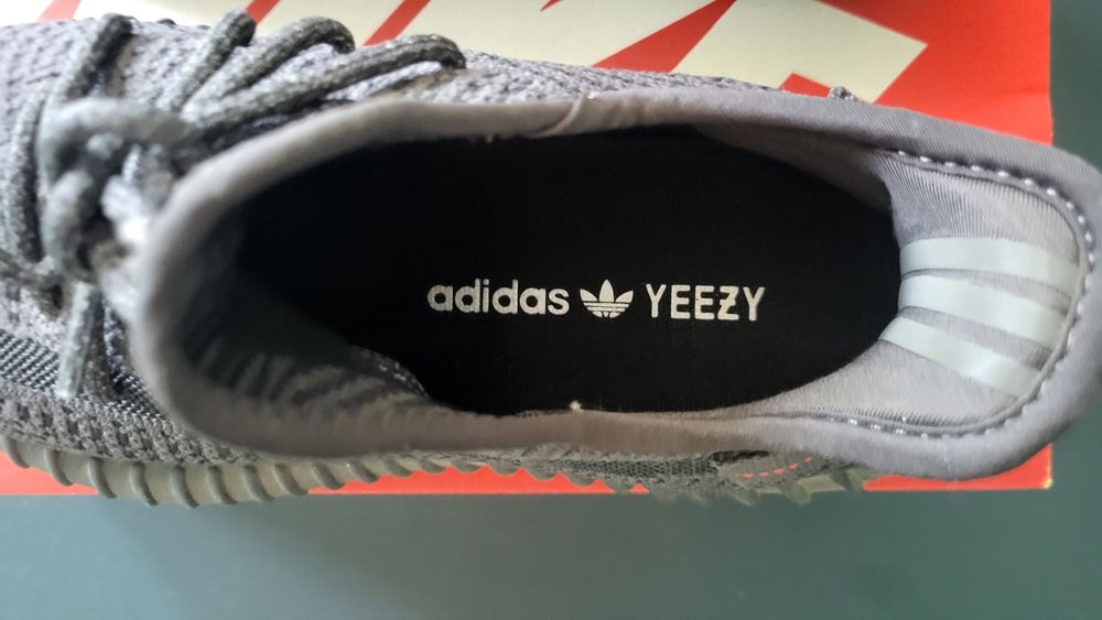 Yeezy 350 Black Static