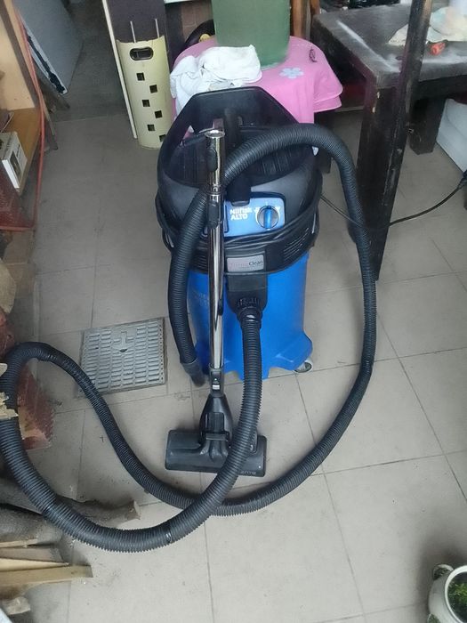 Vând aspirator profesional nilfisk