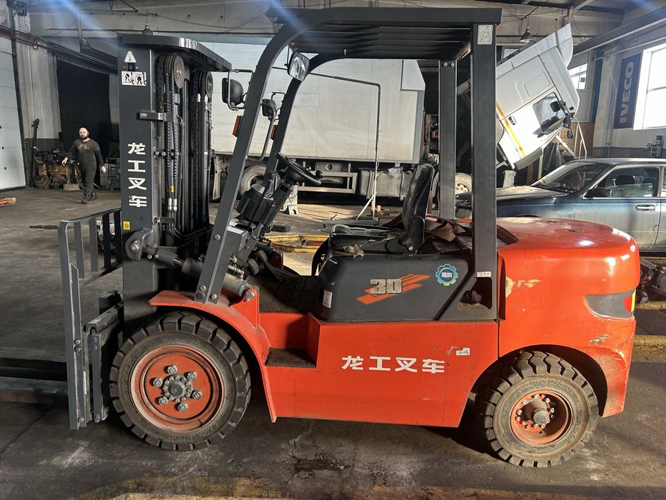 Вилочный погрузчик